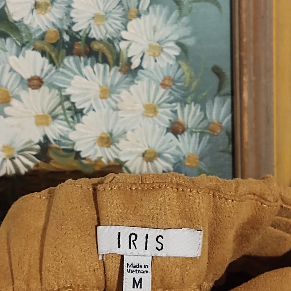 Mustard mini skirt with slit